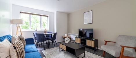 Apartment | Living area | 37-inch TV with cable channels, Netflix, streaming services