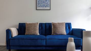 Apartment | Living area | 37-inch TV with cable channels, Netflix, streaming services