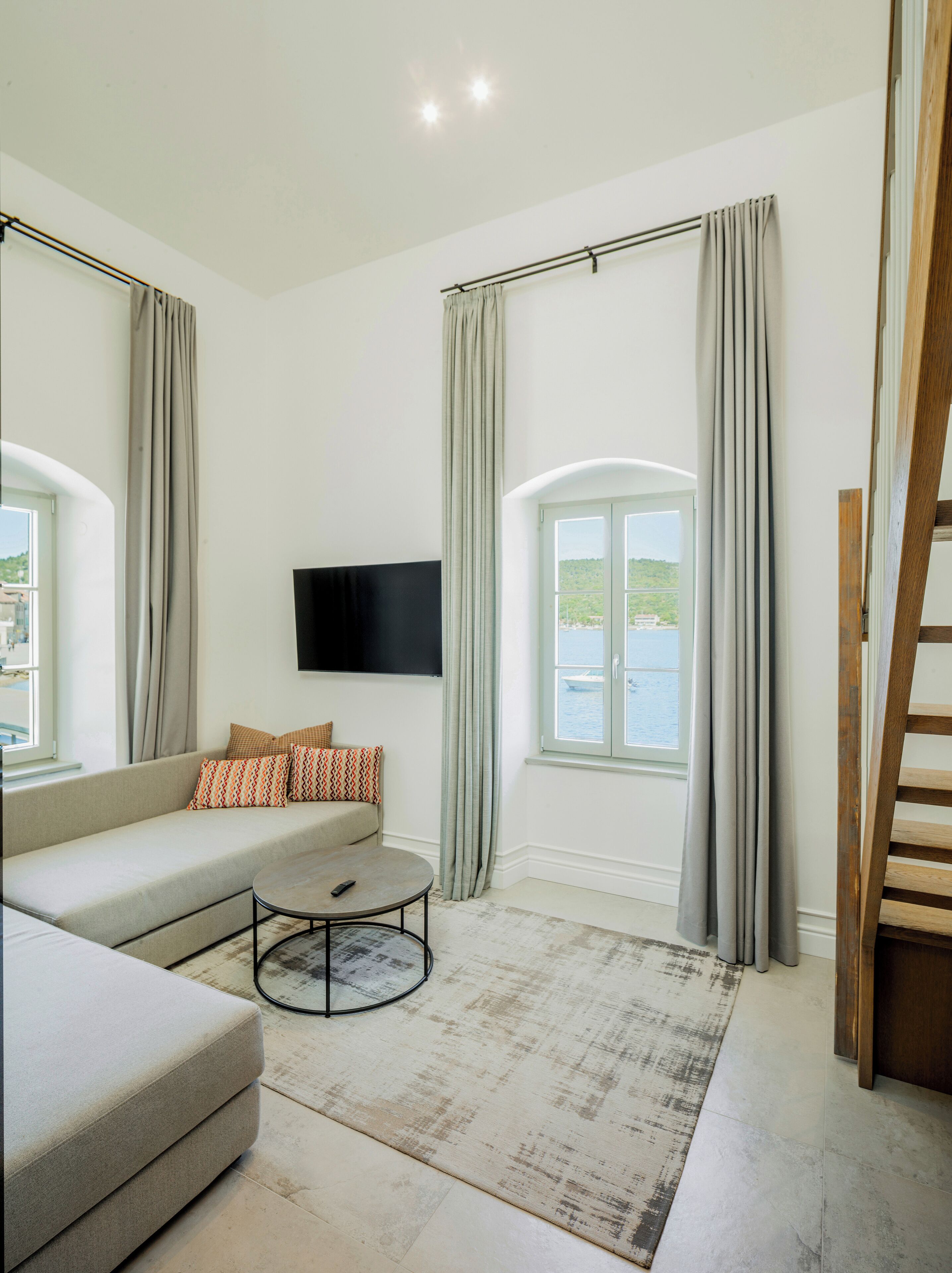 Gallery Room | Meja, ruang kerja komputer riba, Wi-fi percuma, cadar katil 