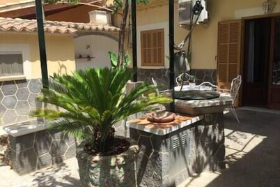 LITTLE HOUSE & GARDEN IN PALMA NEXT TO UNIVERSITY