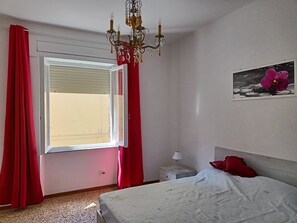 1 bedroom, bed sheets