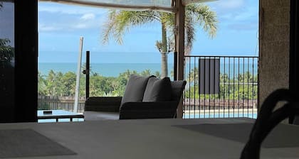 Le Reve Wake up to sunrises and tropical breezes