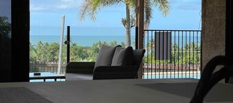 Le Reve Wake up to sunrises and tropical breezes