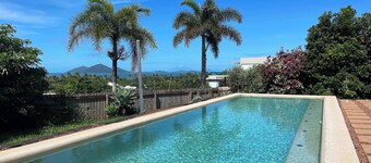 Le Reve~ Wake up to sunrises and tropical breezes!