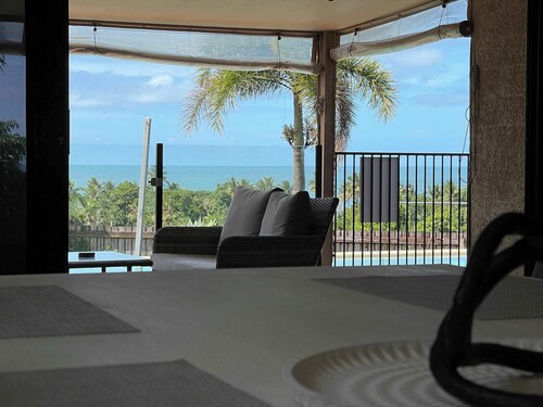 Le Reve~ Wake up to sunrises and tropical breezes!