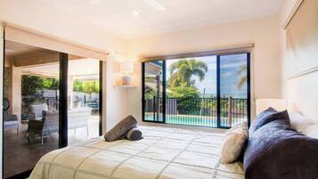 3 slaapkamers, een strijkplank/strijkijzer, wifi, beddengoed