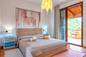 1 bedroom, iron/ironing board, free WiFi, bed sheets - Holiday Home 'La Casa Nel Bosco' with Shared Pool, Wi-Fi and Air Conditioning (Alghero)