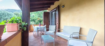 Holiday Home 'La Casa Nel Bosco' with Shared Pool, Wi-Fi and Air Conditioning