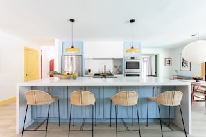 Fridge, microwave, oven, stovetop - Fun Stylish Scottsdale Retreat | Pool, Paint & Sip (Scottsdale)