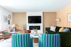 TV, peis og kontorer