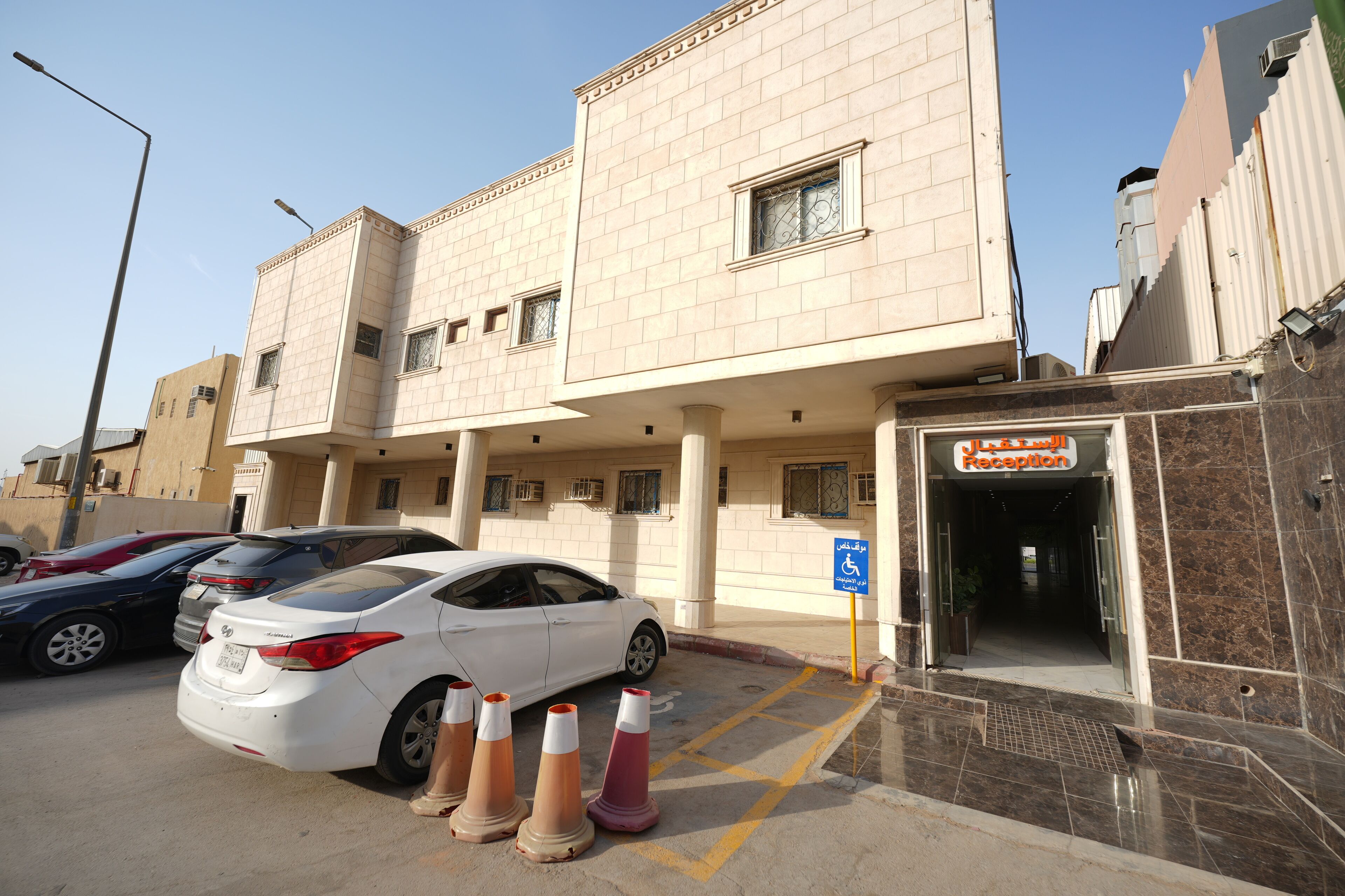 المنشأة من الخارج