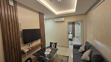 City Apartment | Living area