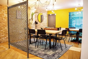 Lobby sitting area - Studios and Ensuites at St James Point in Newcastle (Newcastle-upon-Tyne)