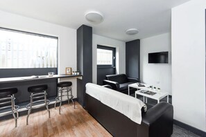 Single Room, Non Smoking | Shared kitchen