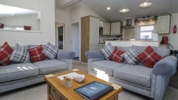 Cabin | Living area | Fireplace