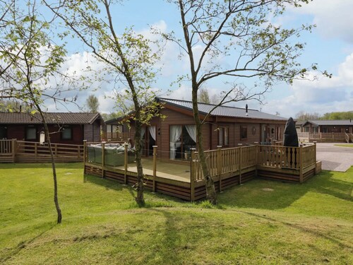 Lakeland Lodge- 3bed-2 Bath- Private Patio