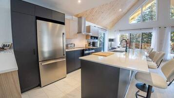 Refrigerador, microondas, horno, placa de cocina