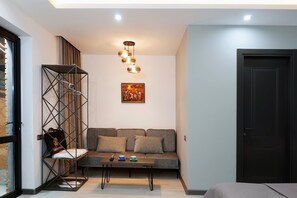 Kamar Deluks, pemandangan kebun | Makan di kamar