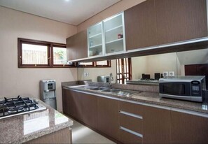 Villa, 4 Bedrooms, Smoking, Private Pool | Interior