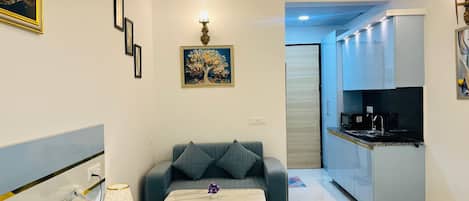 Suite de lujo, vistas a la ciudad | Caja fuerte, tabla de planchar con plancha, wifi gratis