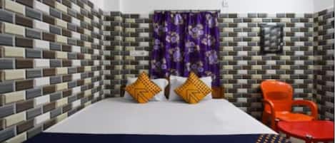 Superior Room | Iron/ironing board, bed sheets