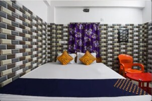 Superior Room | Iron/ironing board, bed sheets