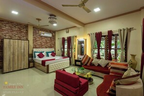 Luxury Room, Patio, Lake View - Ganga Bitan Family Inn (Uluberiya)