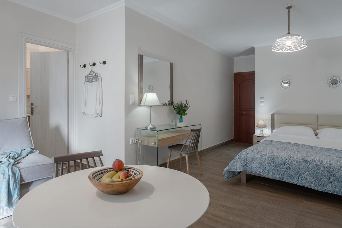 Estudio, para fumadores | 15 habitaciones