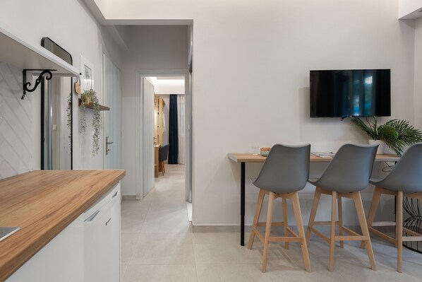 Apartment, Smoking