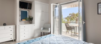 Captain's Seafront Apartments