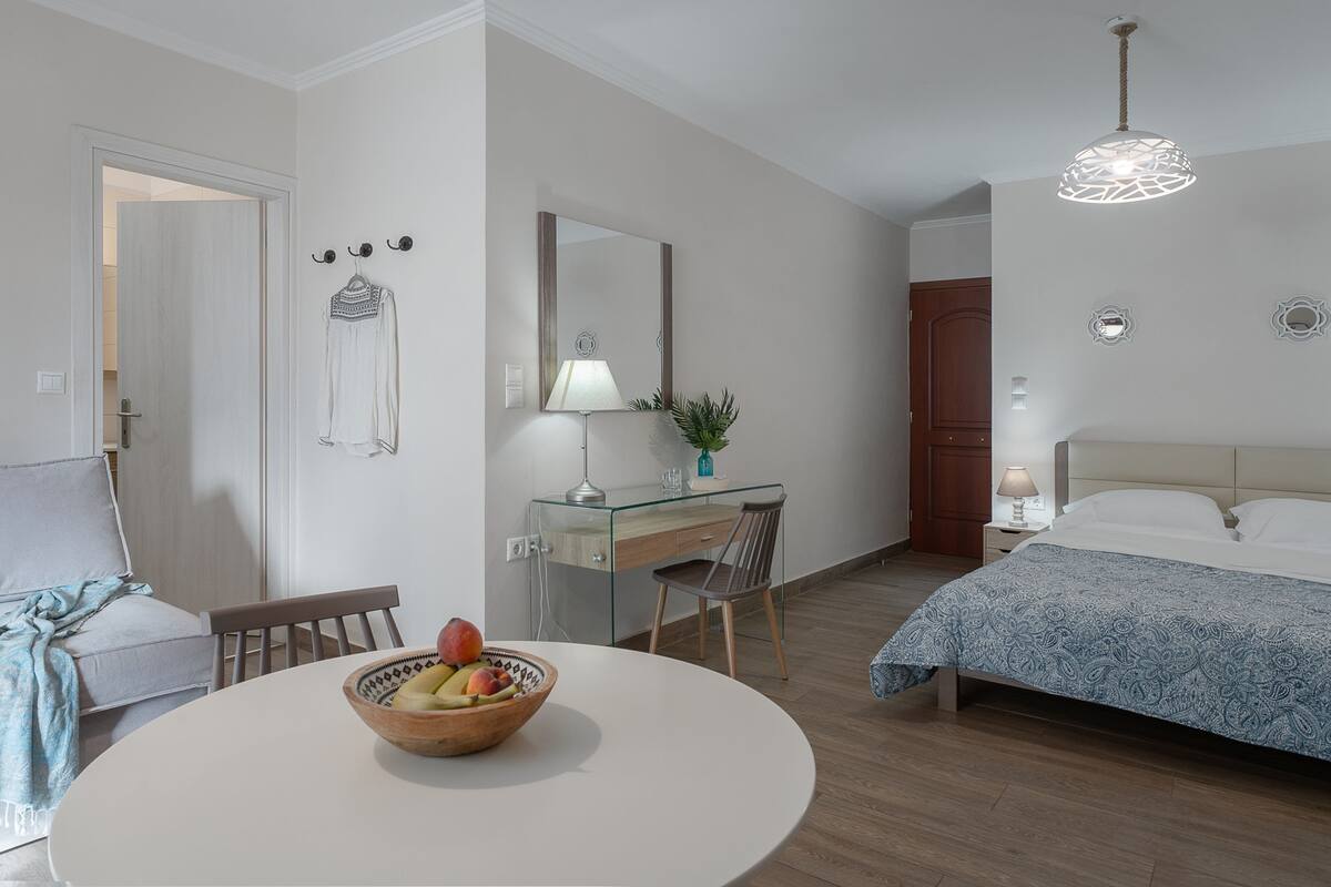 Studio, Smoking | 15 bedrooms