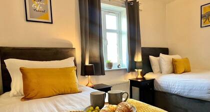 3 bed cosy home parking & wi-fi