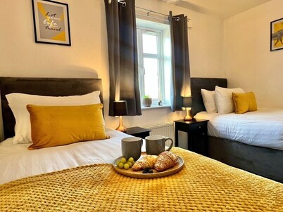 3 bed cosy home parking & wi-fi