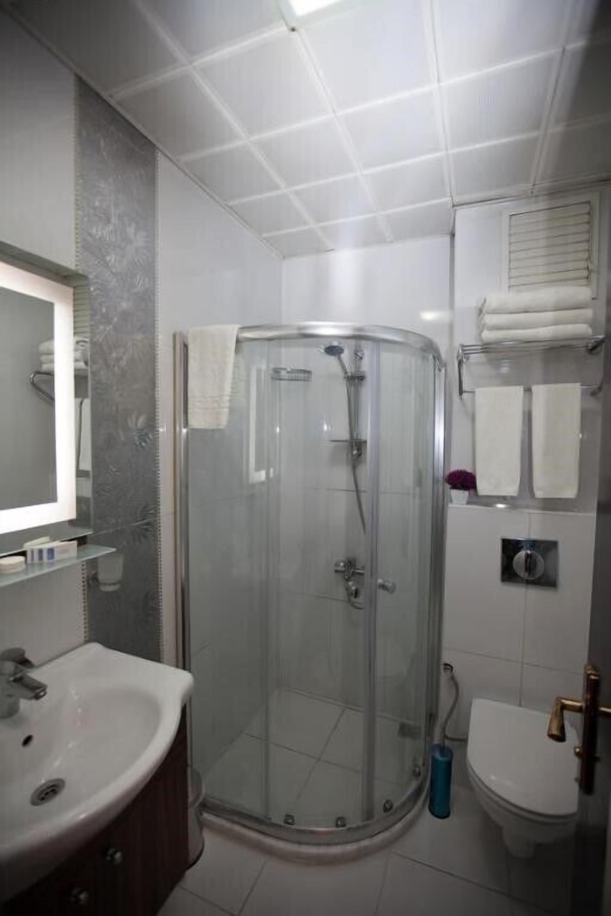 Superior Triple Room, City View | Bathroom | Shower, hair dryer, slippers, towels