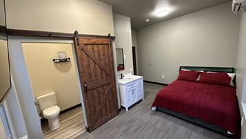 1 bedroom, desk, free WiFi, bed sheets