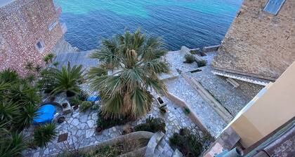 Seaside neoclassical property in Vaporia Ermoupoli