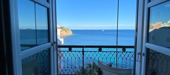 Seaside neoclassical property in Vaporia Ermoupoli