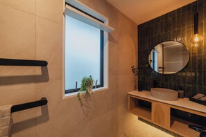 Shower, hair dryer, towels - Hamptons Retreat - 1BR with Hot Tub (Prebbleton)