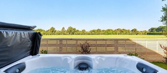 Hamptons Cottage | Hot Tub + Fireplace