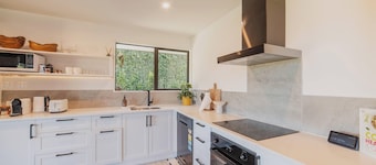 Hamptons Retreat - 1BR with Hot Tub