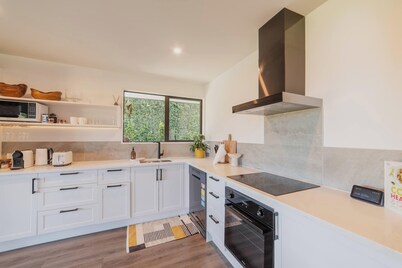 Hamptons Retreat - 1BR with Hot Tub
