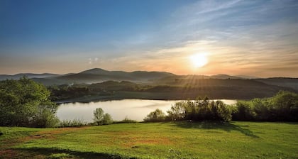 Experience nature up close - overnight stay at the foot of the Făgăraș Mountains