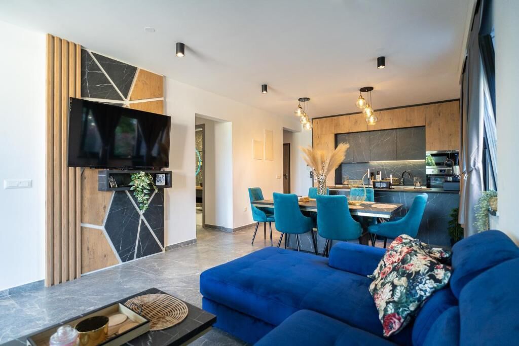 Leilighet, terrasse, bakgårdsutsikt | Oppholdsområde | Flatskjerm-TV