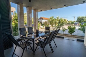 Apartment, Patio, Courtyard View | Terrace/patio