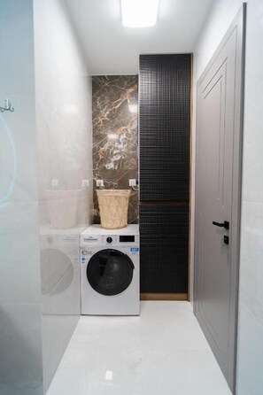 Apartment, Patio, Courtyard View | Bathroom | Shower, hair dryer, towels, soap