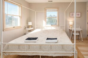 4 bedrooms, desk, travel crib, WiFi