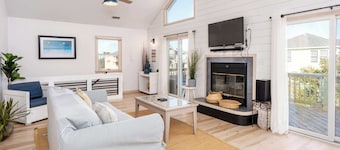 Oceanside with Pool Hot Tub and Updated Interior!