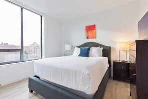 2 多间卧室、办公桌、熨斗/熨衣板、WiFi