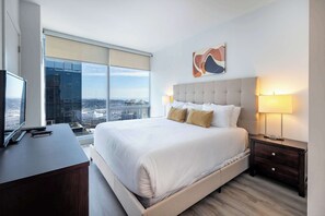 1 bedroom, desk, iron/ironing board, WiFi