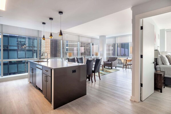 Interior - Luxury 2 BR Apt with Gym and Pool (New Rochelle, NY)